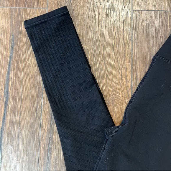Lululemon Reveal Tight *Mesh Stripes SZ 8 - Picture 3 of 10